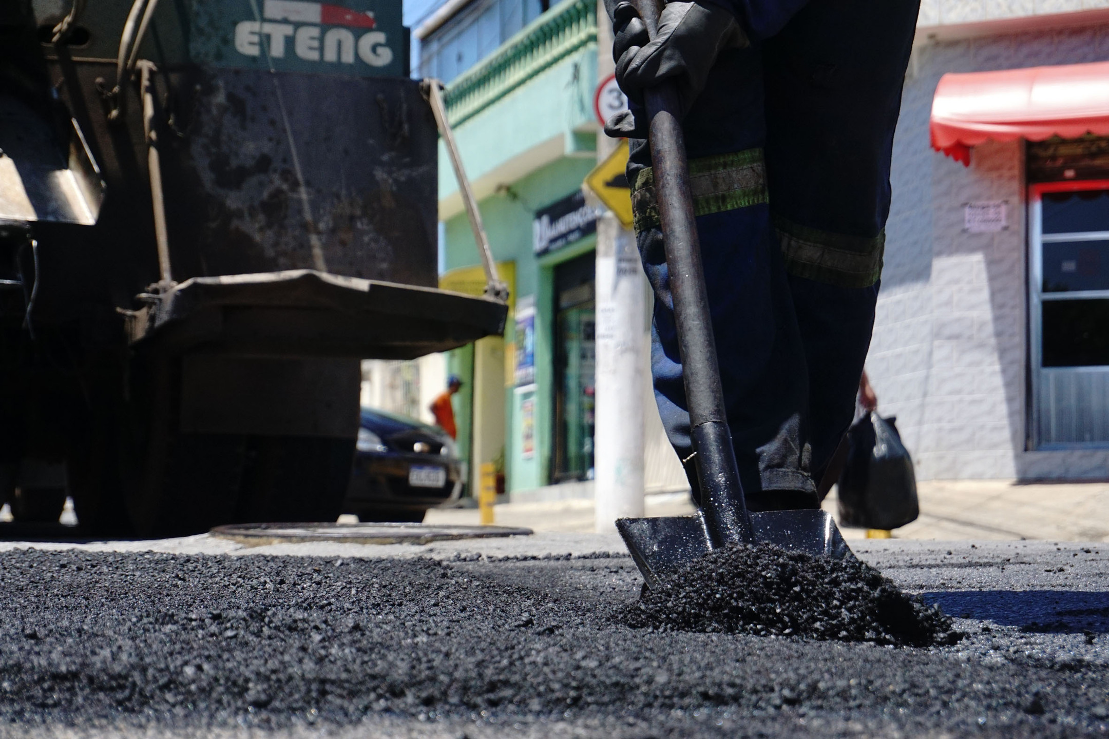 Operação Tapa Buraco revitaliza asfalto em sete bairros de Suzano