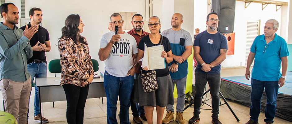 Ferraz Entrega Mais Escrituras No Bairro Recanto Dos P Ssaros