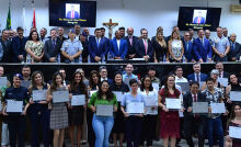 Câmara de Suzano homenageia 37 profissionais do Ano 2023 em sessão solene