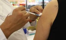 Saúde inicia vacinação para gestantes contra bronquiolite em recém-nascidos neste sábado