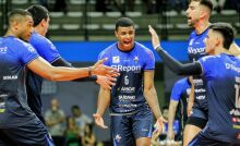 Suzano Vôlei supera Monte Carmelo, garante 5ª posição e encara Itambé Minas nas quartas da Superliga