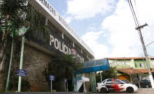 Jovem é esfaqueado e morto em frente de adega em Ferraz