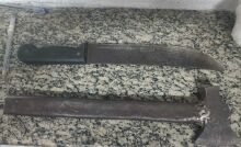 Homem é preso por ameaçar família com facão e machadinha no Dia da Mulher, em Suzano