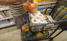 Cesta básica fica mais cara em todas as capitais brasileiras em março