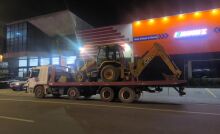 Homem é preso na Mogi-Bertioga transportando uma retroescavadeira furtada 