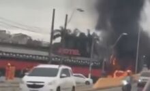 Ônibus com cerca de 20 trabalhadores pega fogo em Poá