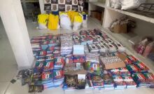Polícia de SP apreende 2 mil camisas e 85 mil figurinhas da Copa falsificadas