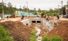 Prefeitura realiza ampla obra de revitalização do córrego no Jardim das Flores