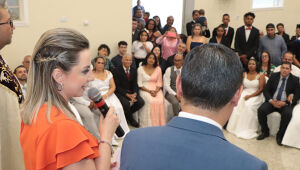 Prefeito e primeira-dama prestigiam Casamento Comunitário no Jardim Casa Branca

