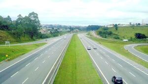 Rodovia Ayrton Senna terá redução nos limites de velocidade máxima
