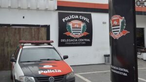Três homens rendem 19 vítimas durante assalto em clínica de Itaquá

