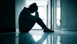 Jovens dos anos 2000 têm sintomas de ansiedade e depressão mais cedo do que a década de 90