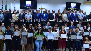 Câmara de Suzano homenageia 37 profissionais do Ano 2023 em sessão solene