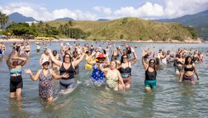 Itaquá promove passeio inclusivo e leva 450 idosos para dia de lazer na praia
