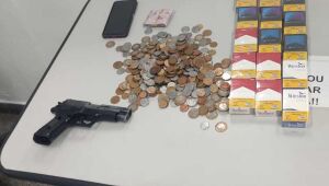 PM prende homem suspeito de roubar padaria com réplica de arma