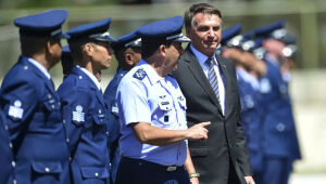 Ex-comandante do Exército ameaçou prender Bolsonaro, diz ex-FAB
