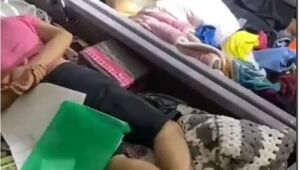 Dupla escondida dentro de cama baú é presa por suspeita de atentado contra policiais em Itaquá