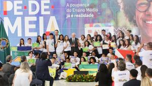 Brasil tem eterna dívida com a educação, diz Lula
