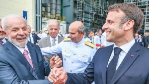 Macron chega ao Planalto para último dia de agenda no Brasil
