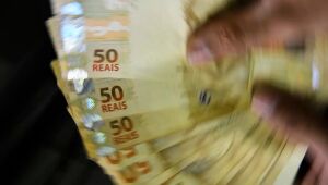 Governo federal propõe salário mínimo de R$ 1.502 em 2025