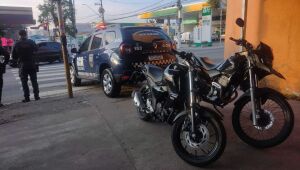 GCM recupera automóvel roubado e recolhe três motocicletas ilegais