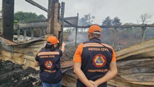 Defesa Civil de Itaquá interdita galpão e aplica multa em outro após incêndio

