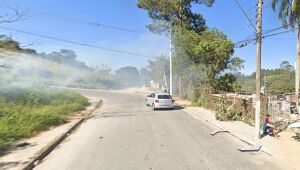 Corpo é encontrado em terreno baldio em Ferraz
