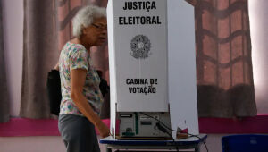 Eleições são encerradas em todo o país; começa apuração dos votos
