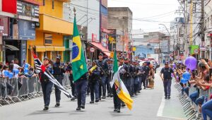 Ferraz de Vasconcelos celebra aniversário com desfile cívico