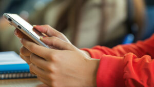 Municípios do Alto Tietê apoiam proibição do uso de celular em sala de aula