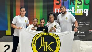 Atletas de judô de Suzano participam de campeonato em Santa Catarina