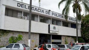 Mulher suspeita de integrar facção criminosa é presa em Arujá