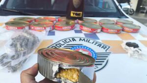 Polícia Rodoviária prende suspeitos com pasta de cocaína escondida em latas de sardinha em Guararema