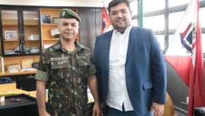 Prefeito Pedro Ishi recebe novo comandante do Tiro de Guerra