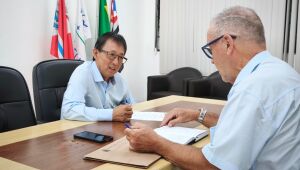 Artur Takayama realiza reunião para planejamento estratégico da Câmara