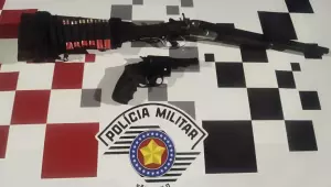 Polícia encontra armas e munições dentro de veículo e prende motorista em Guararema 