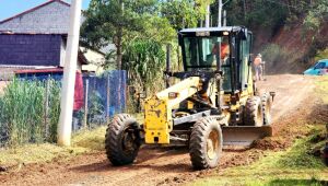 Zeladoria no Botujuru retira cerca de 130 toneladas de lixo