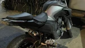 Dois adolescentes são apreendidos pela PM com moto roubada em Mogi 