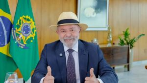 Lula faz exames de imagem da cabeça e está liberado para viagens