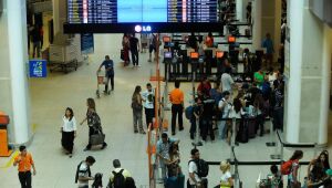 Apagão causa engarrafamento, atrasa voos e paralisa transporte público em Portugal e Espanha