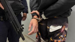 GCM de Itaquá prende foragido e apreende mais de 6 mil porções de droga