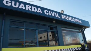 Idosa é socorrida por agente da GCM após engasgo

