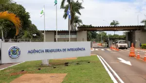 PF indicia Carlos Bolsonaro e Ramagem no inquérito da "Abin Paralela"