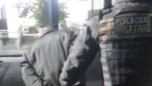 Homem é preso com carro furtado após perseguição em Itaquá
