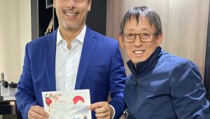 Márcio Alvino recebe convite para sessão solene dos 117 anos da Imigração Japonesa 