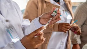 Vacinação contra a gripe será levada ao Bom Prato nesta quarta-feira em Mogi