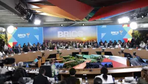 Trump ameaça países que se alinhem ao Brics com tarifa de 10%
