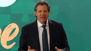 Haddad entrega hoje a Lula plano contra efeitos do tarifaço dos EUA
