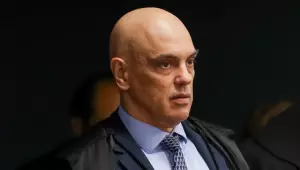 Moraes autoriza Bolsonaro a receber Tarcísio e outros aliados em casa
