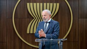 Lula quer discutir com Trump punição dada a ministros do STF